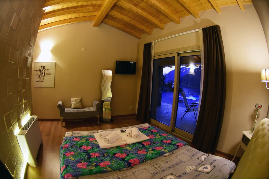 Agriturismo Le Fontane Sale Marasino Phòng bức ảnh