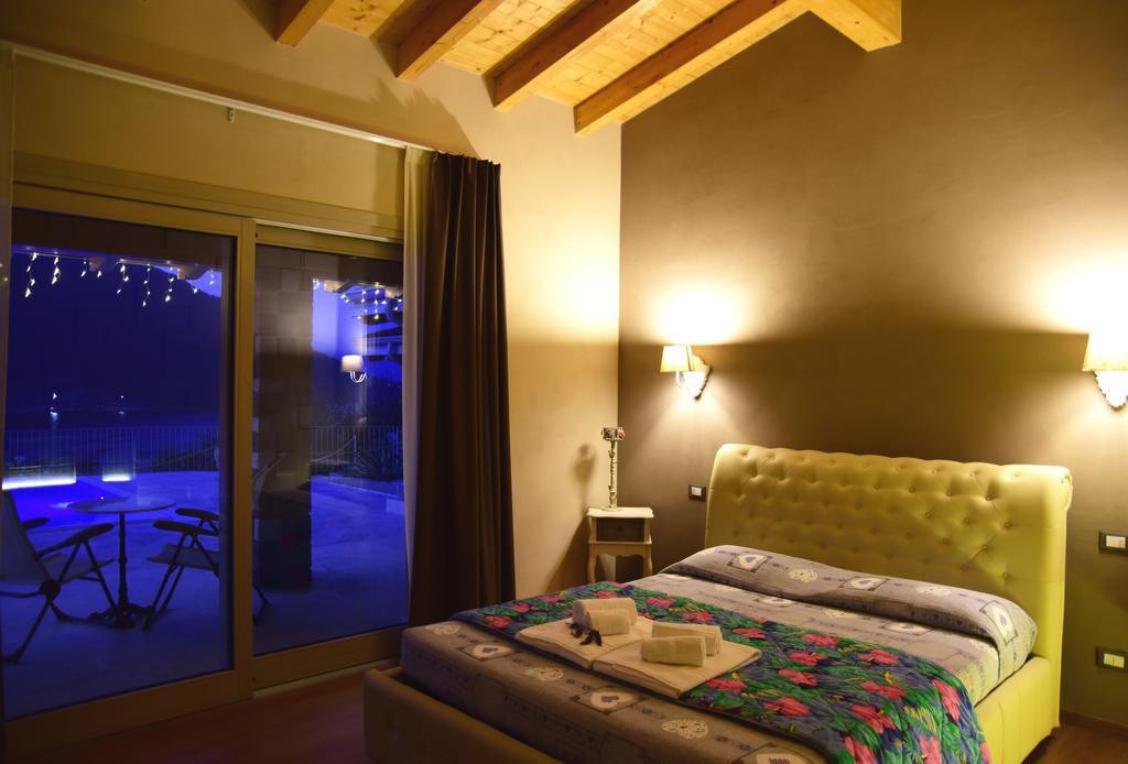 Agriturismo Le Fontane Sale Marasino Phòng bức ảnh