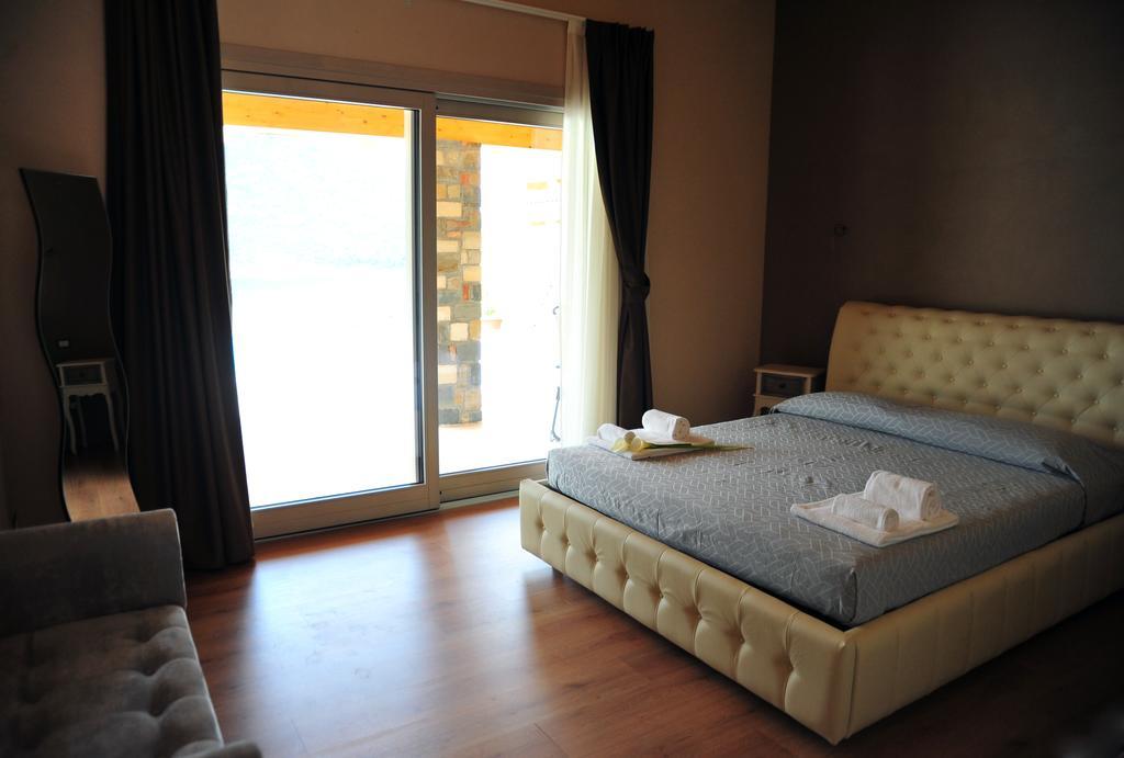 Agriturismo Le Fontane Sale Marasino Phòng bức ảnh